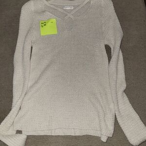 20% Off 2 Or More Items Sw9 Aeropostale Women's V-Neck Cream Sweater